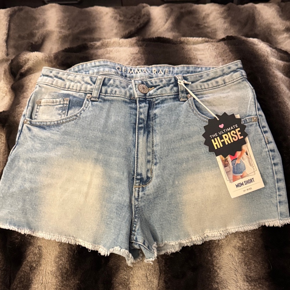 Comfy Women's Light Blue Denim Shorts
